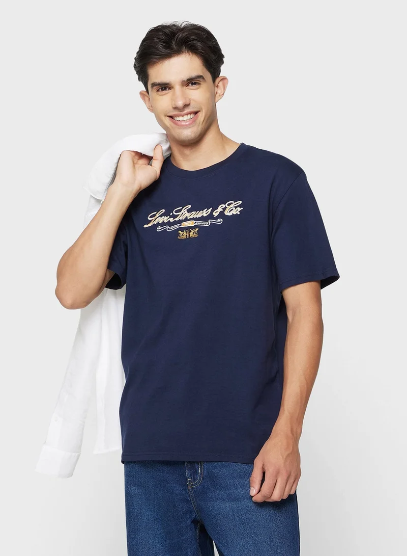 ليفايز تيشيرت رجالي بأكمام قصيرة ورسمة مريحة من ليفايز